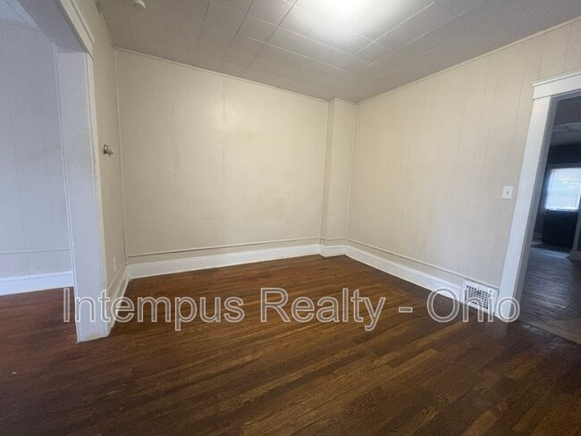 Building Photo - 632 E 101st St