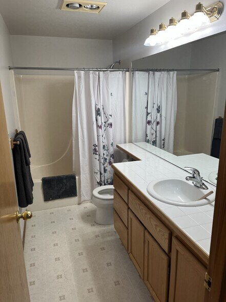 Building Photo - 4165 Berrywood Dr