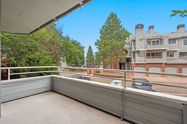 Building Photo - Updated 2-Bedroom Ground-Level Condo – Wat...