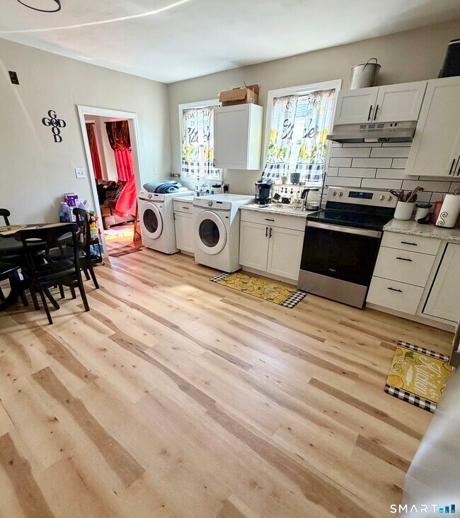 Building Photo - 85 Maplewood Ave