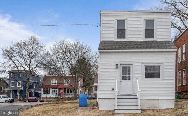 Building Photo - 300 E Front St