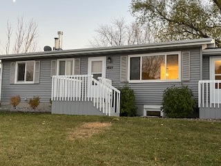 Front view - 825 11th Ave W