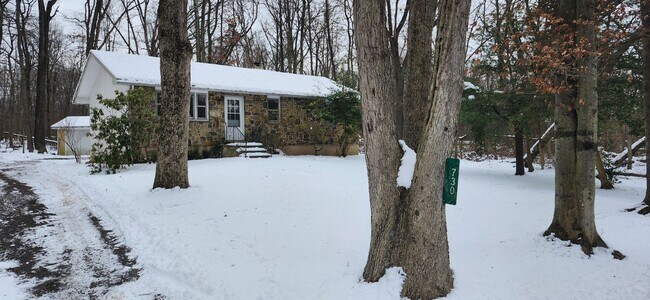 Building Photo - 730 Lonely Cottage Rd