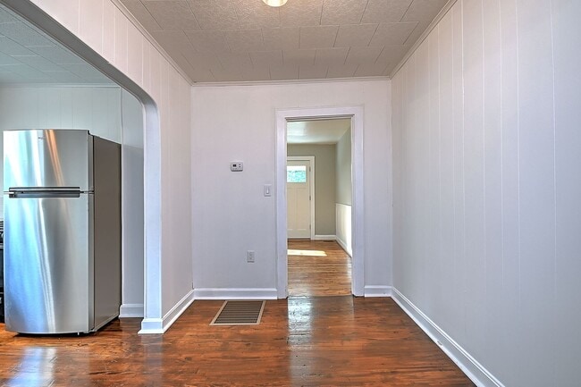 Building Photo - 608 Forest St