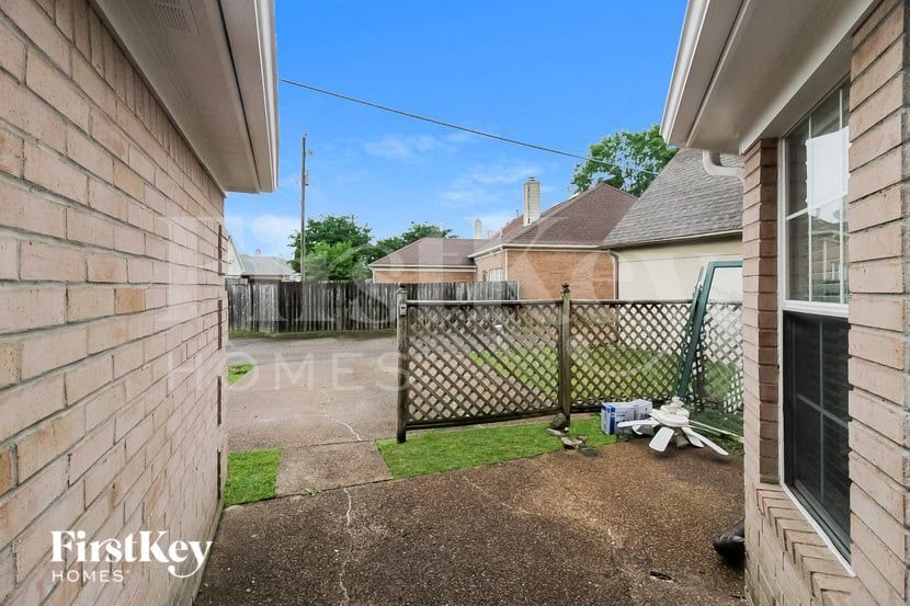 Building Photo - 8788 Overcup Oaks Dr
