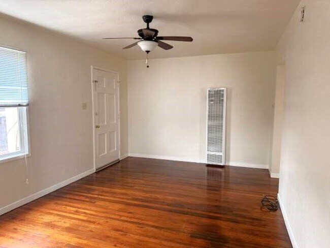 Building Photo - 2Bed - Sunny apartment right at El Cerrito...