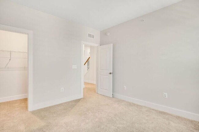 Building Photo - For Rent: Modern 3-Bedroom Condo in Richmond