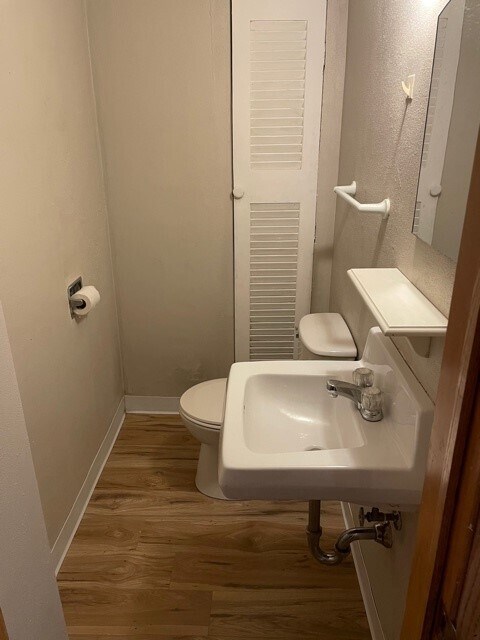 Building Photo - 307 Cardinal Cres