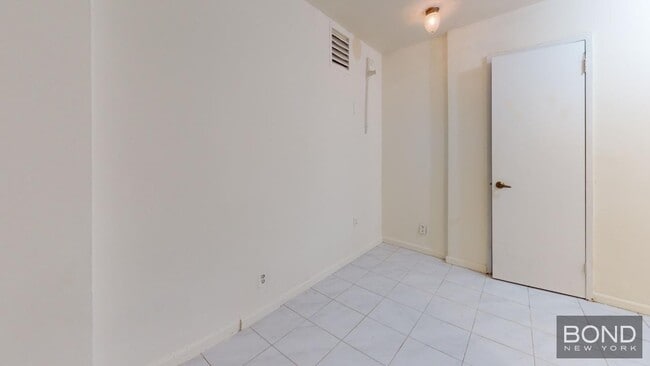 Building Photo - 286 W End Ave