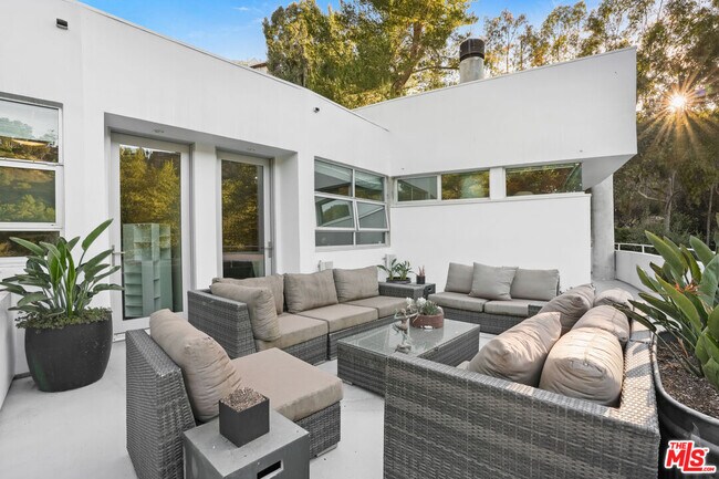Building Photo - 7700 Willow Glen Rd