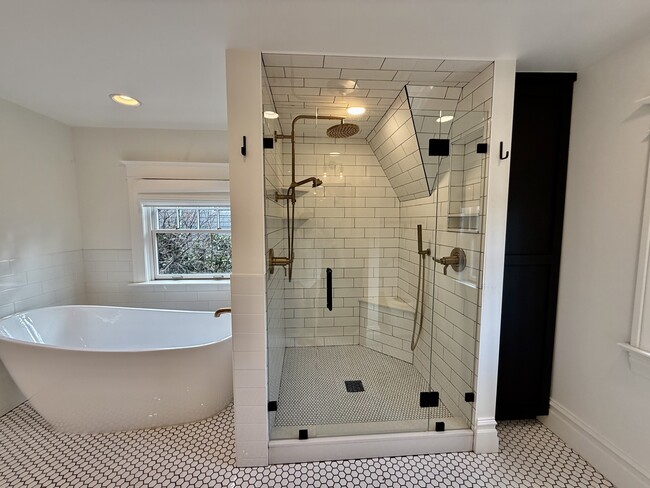 Building Photo - 1228 Bryan Ave