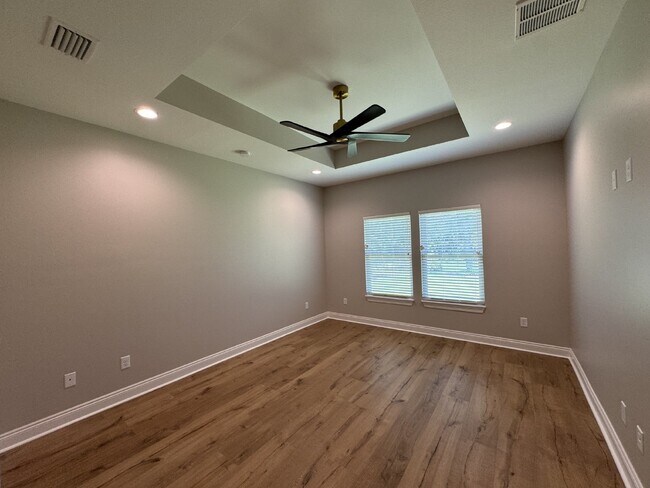 Building Photo - "Charming 4 Bed, 2 Bath Home with Granite ...