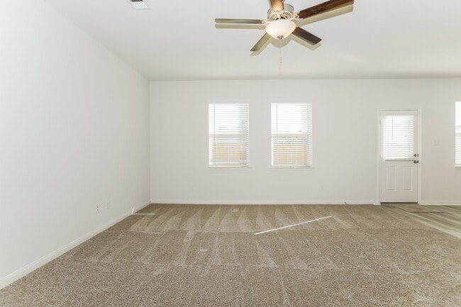 Building Photo - 26619 Ezemily Dr