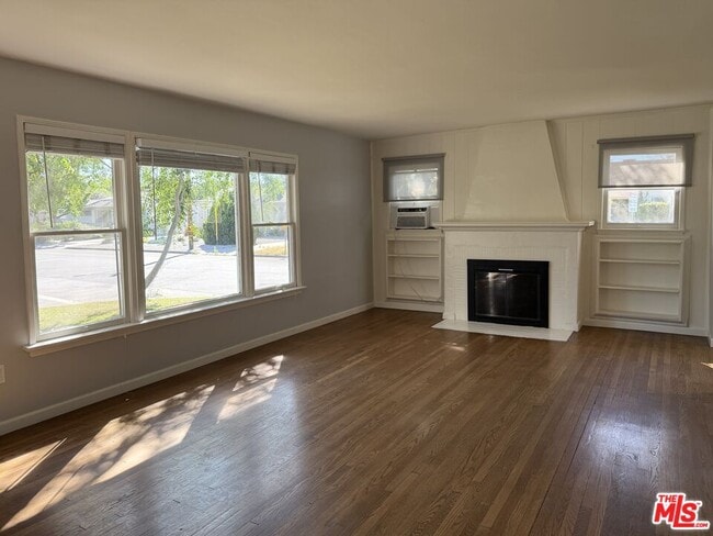 Building Photo - 11527 Albers St