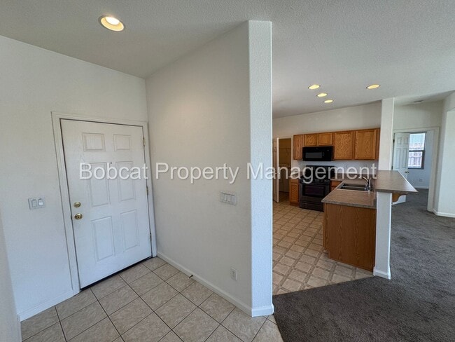 Building Photo - 3 Bedroom, 2 Bathroom Home Located in Dayton