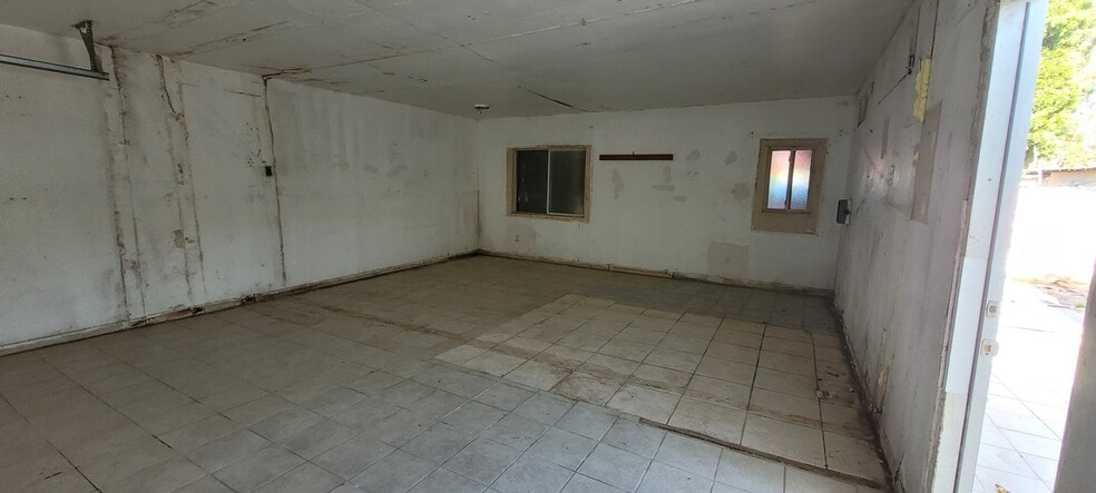 Building Photo - 1801 1/2 Tyler Ave