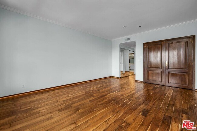 Building Photo - 9233 Burton Way