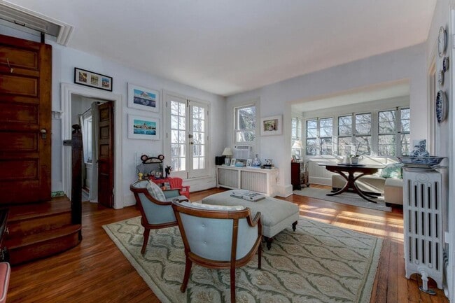 Primary Photo - 1622 1/2 29th St NW