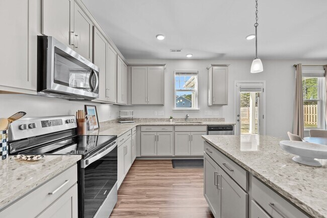 Building Photo - 3 Bedroom Home in Sneads Ferry