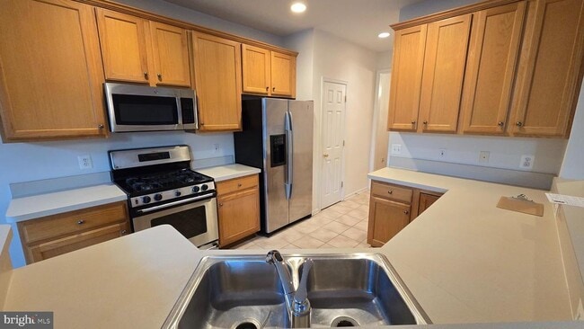 Building Photo - 7007 Courtyard Way