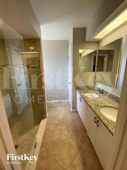 Building Photo - 944 Devonshire Way