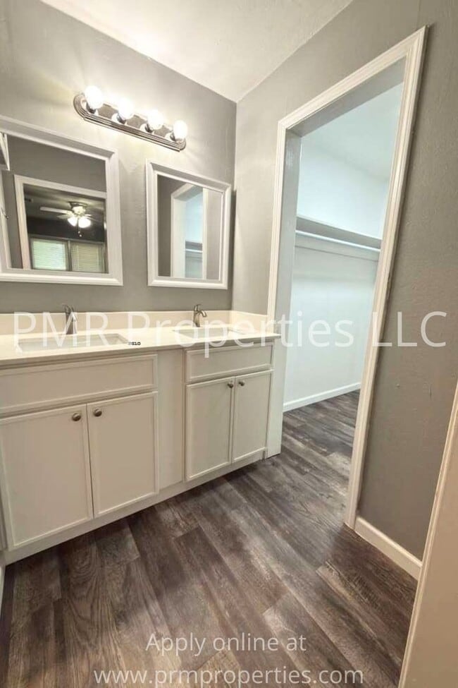 Building Photo - 4 Bedrooms / 2.5 Bathrooms House
