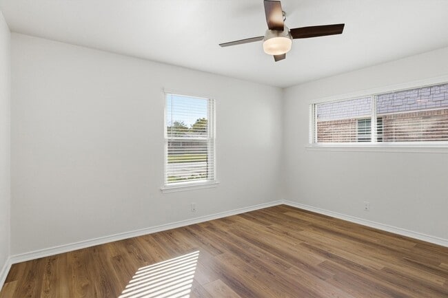 Building Photo - 8739 Ukiah Dr