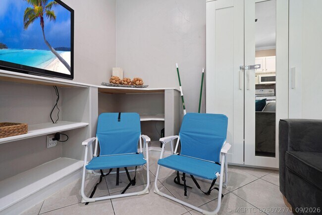 Building Photo - 3710 Collins Ave