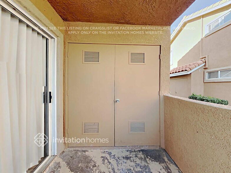 Building Photo - 16377 Lakeshore Dr