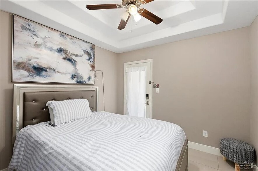 Guest room 2 - 2917 Wanda Ave