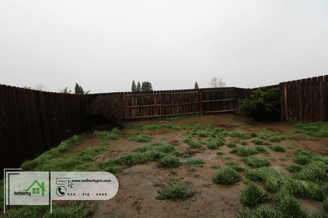 Building Photo - 22371 Rio Alto Dr