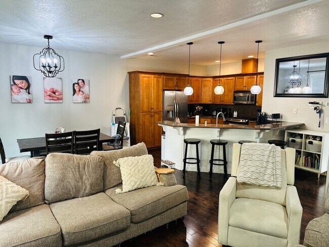 Building Photo - Charming Home in Great Location
