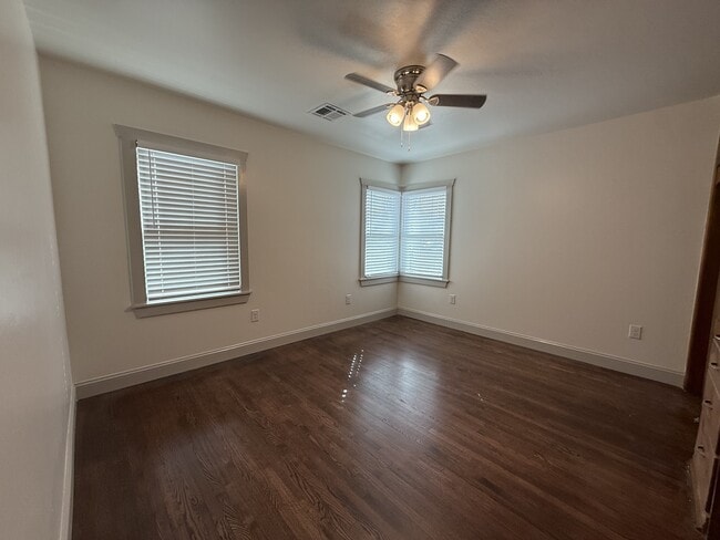 Building Photo - 1802 W 6th Ave