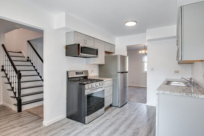 Building Photo - 889 Heatherbrook Ct