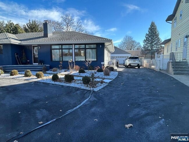 Building Photo - 126 Riverside Ave