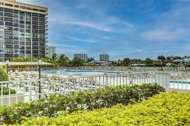 Building Photo - 1985 S Ocean Dr
