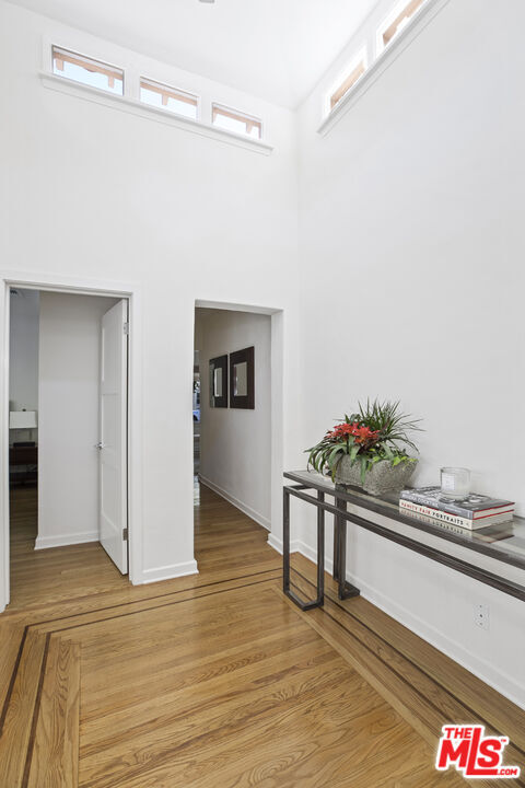 Building Photo - 735 Westmount Dr