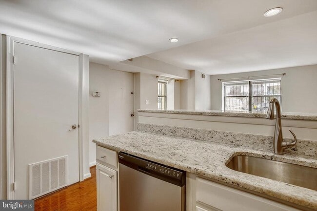 Building Photo - 1320 21st St NW