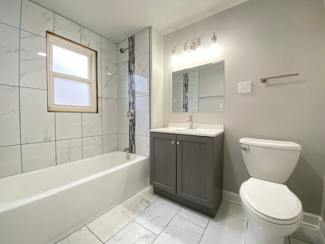 Building Photo - 4 Bed 1.5 Bath Home In Gary