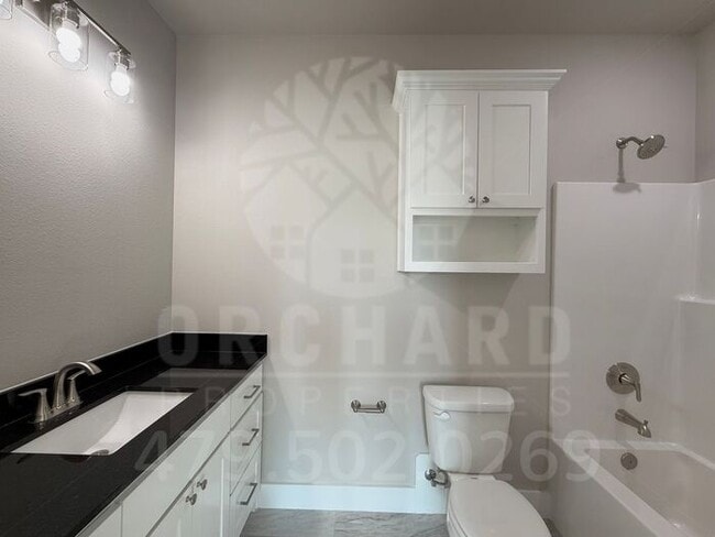 Building Photo - Henley 3 | Duplex in Siloam Springs!