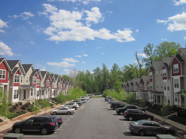 Building Photo - 2446 N Berkshire Rd