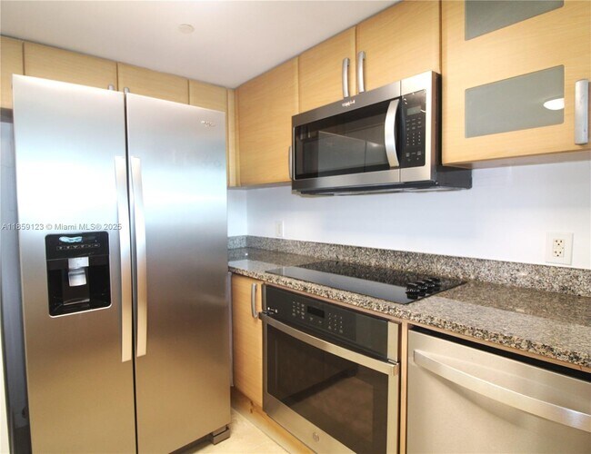 Building Photo - 2101 Brickell Ave