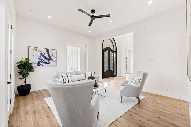 Building Photo - $11,995 - Stunning Executive Estate in Willow Glen