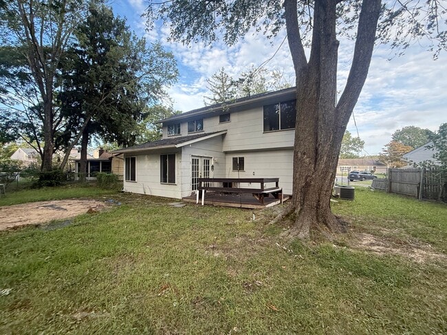 Building Photo - 20 Commodore Ct