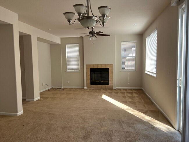 Building Photo - Low-Maintenance 3BR/3BA Home in Elk Grove – Walking Distance to Shops & Restaurants