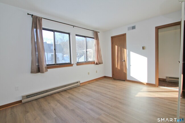 Building Photo - 29 Salmon Run