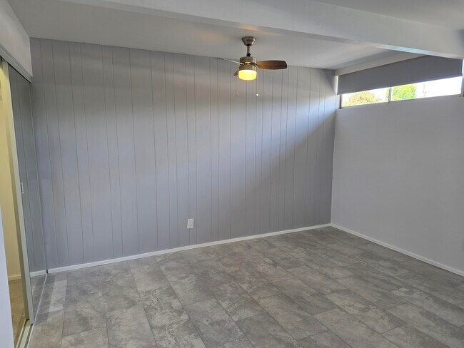 Building Photo - 735 E Louise Dr