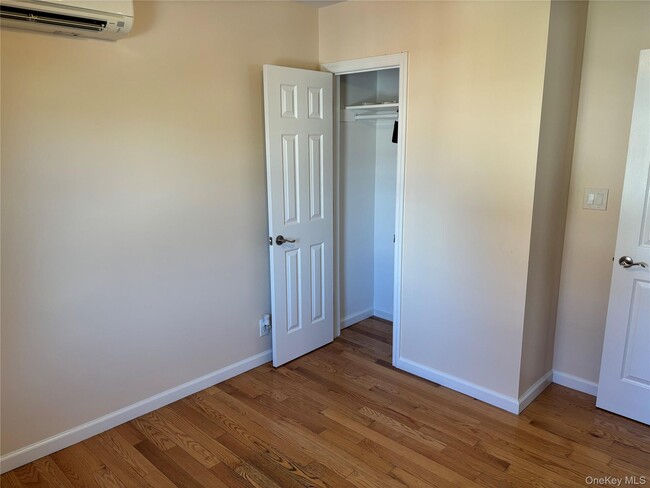 Building Photo - 536 N 6th St