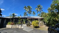 Building Photo - Steps to Kailua beach  - unique ohana prop...