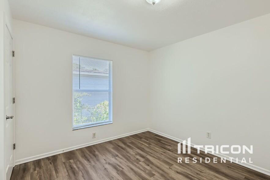 Building Photo - 6316 S Adelia Ave